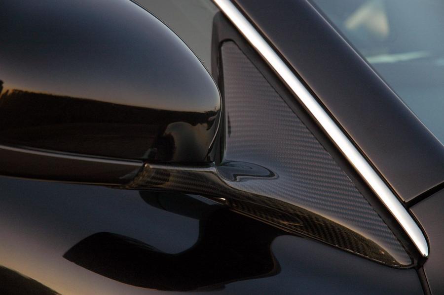 Детали экстерьера Aston Martin DBS Carbon Black Edition 2010 года  (NA) (фото 29 из 35)